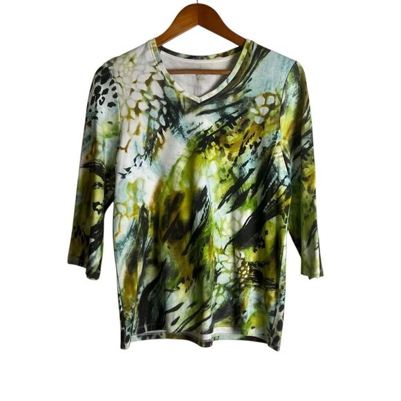 3 for $30! Alia green patterned v neck top - Picture 1 of 5